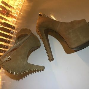 Taupe spiked platform heals