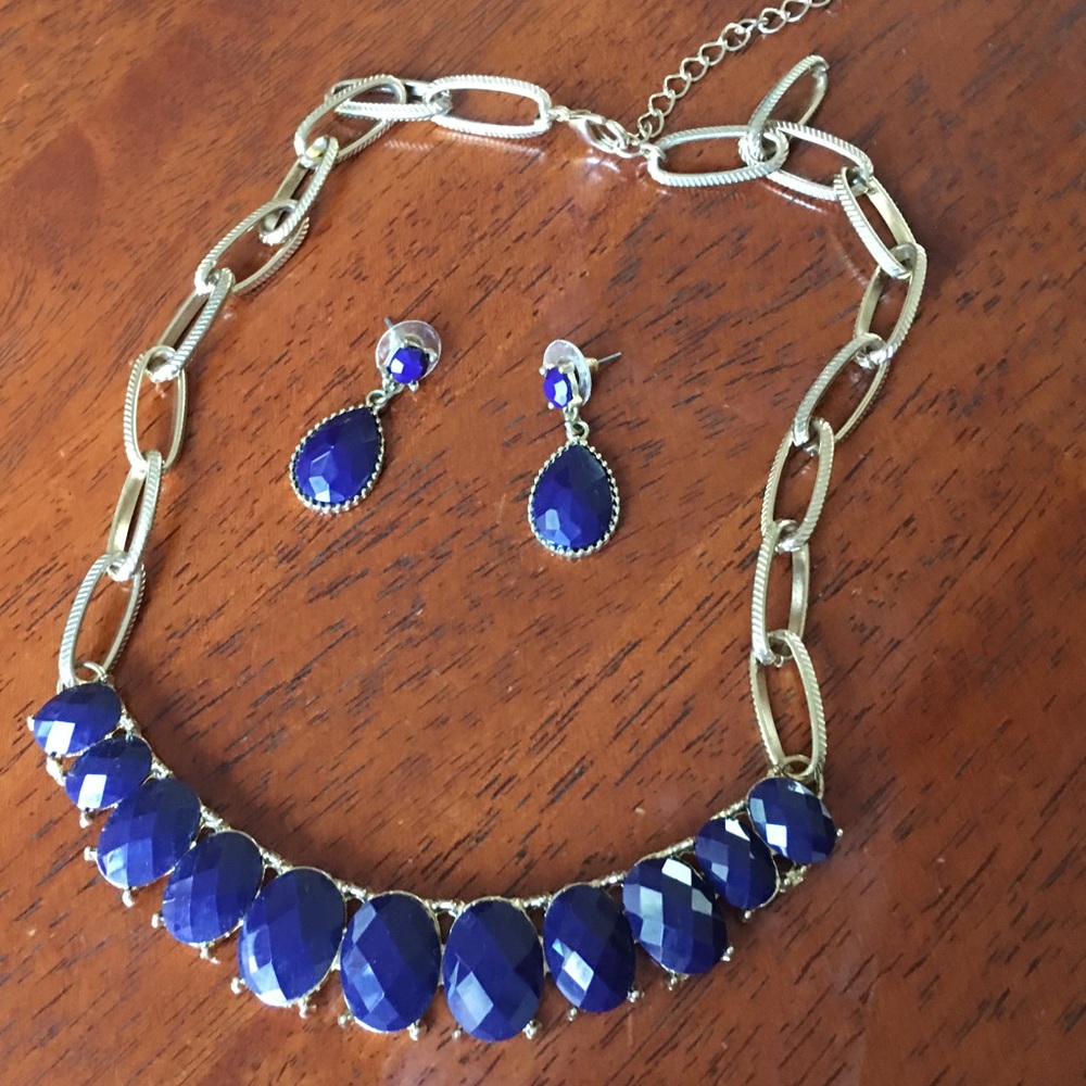 Elegant Blue set earing and necklace