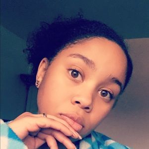 Meet your Posher, Kayla