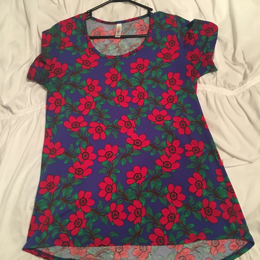 LulaRoe classic tee small