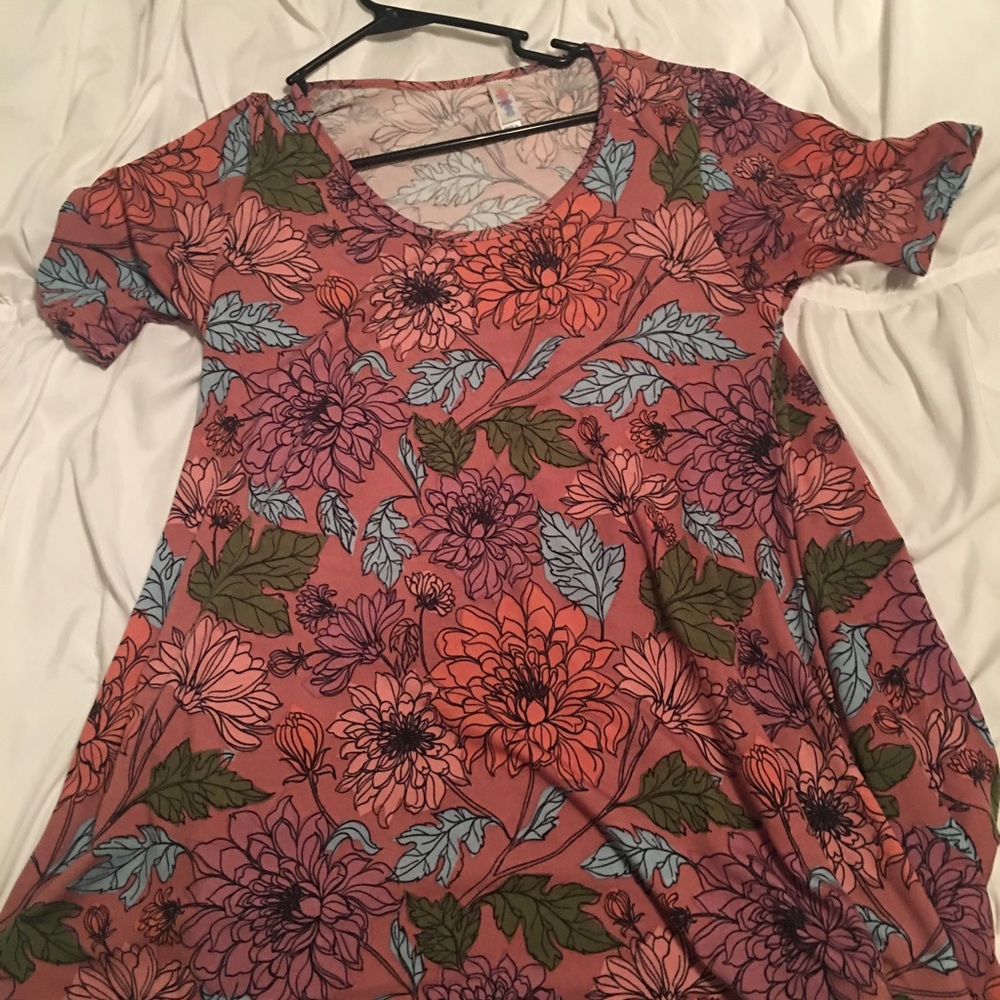 LulaRoe Perfect tee small
