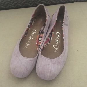 Toms ballet style shoes