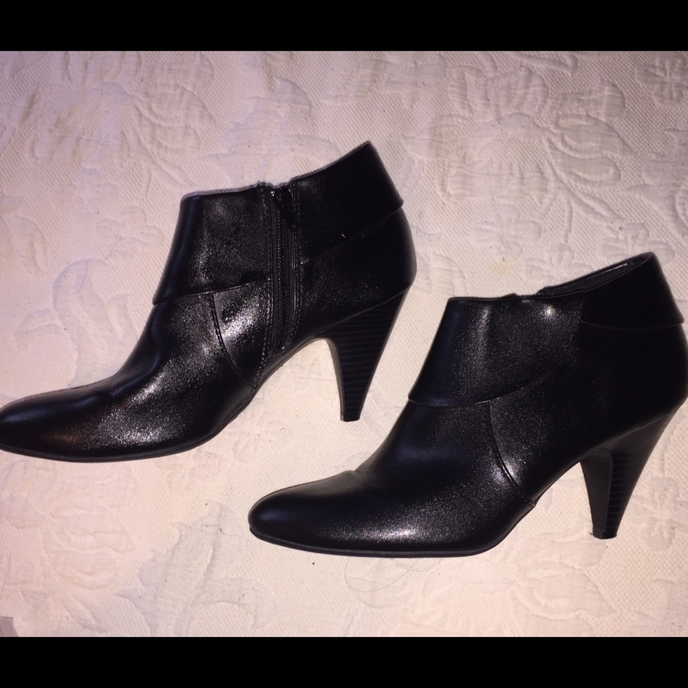 Fioni short booties