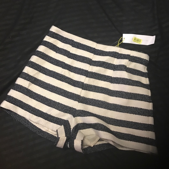 Women's BCBG High waisted shorts - Picture 2 of 7