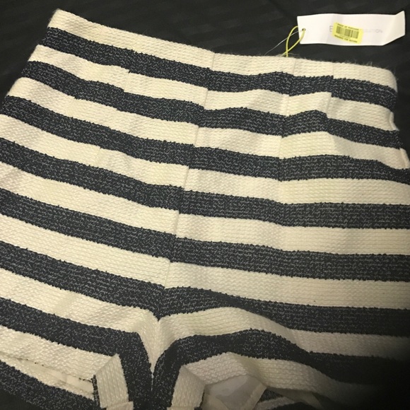 Women's BCBG High waisted shorts - Picture 3 of 7