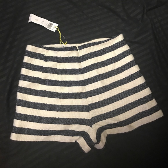 Women's BCBG High waisted shorts - Picture 4 of 7