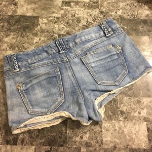 💡Size 9 Candies shorts