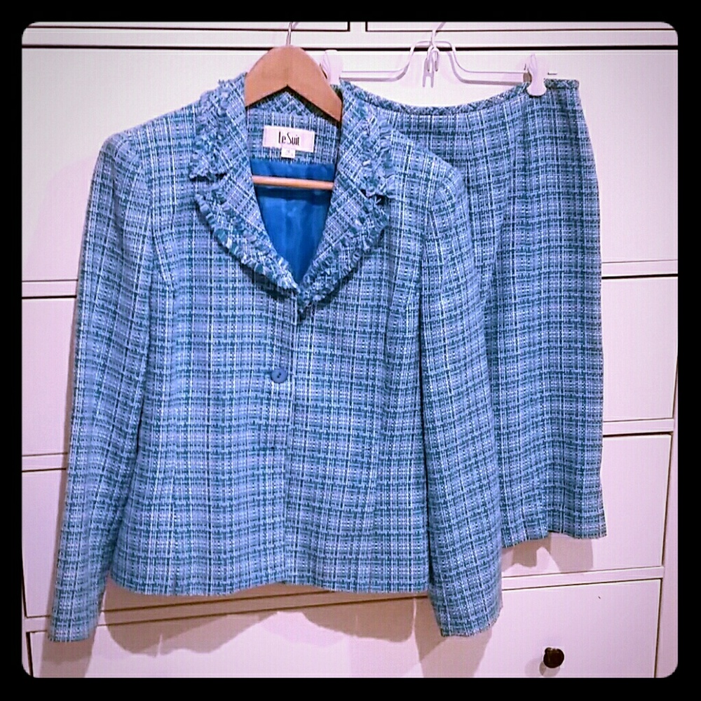 LeSuit Blue Suit, Notched Collar