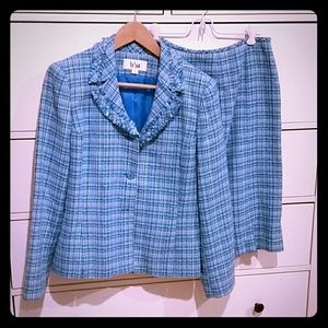 LeSuit Blue Suit, Notched Collar