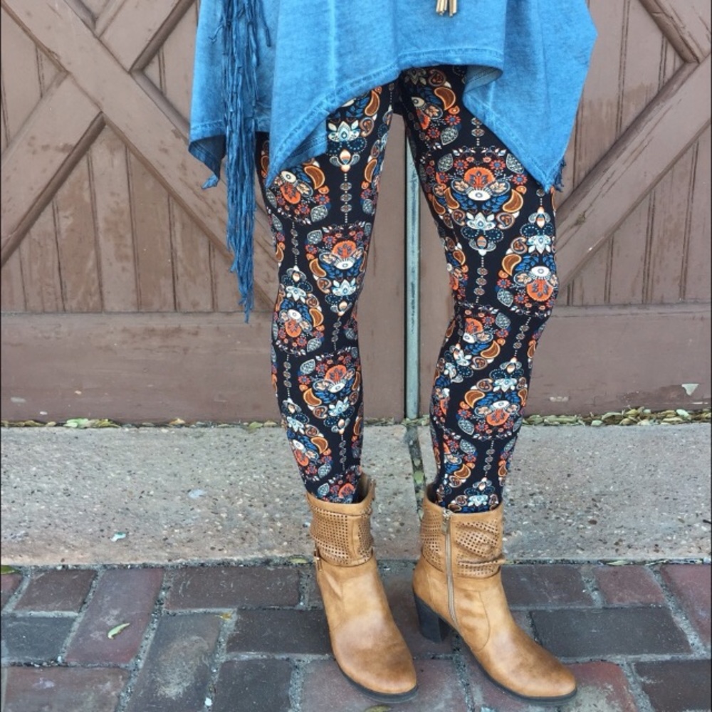 •Paisley Print Leggings• - Picture 2 of 4