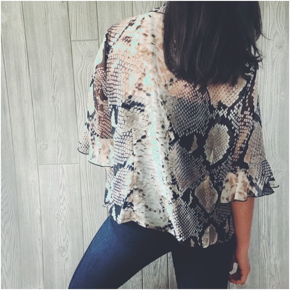 Luxurious Ruffled Kimono - Picture 2 of 6