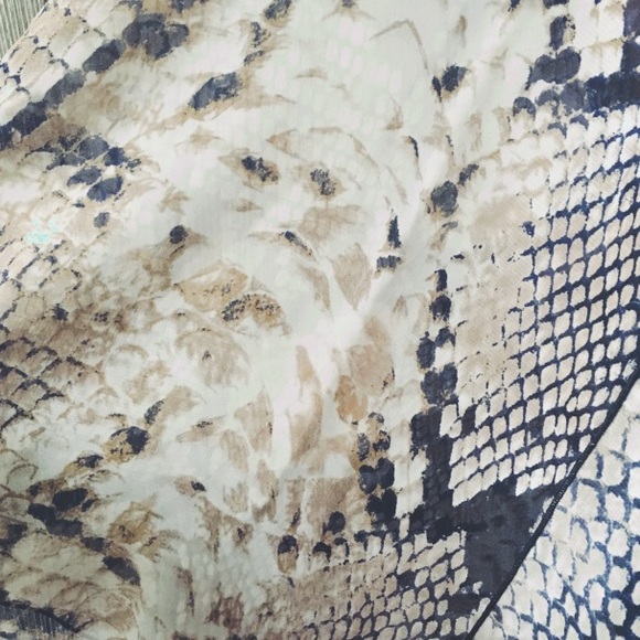 Luxurious Ruffled Kimono - Picture 6 of 6