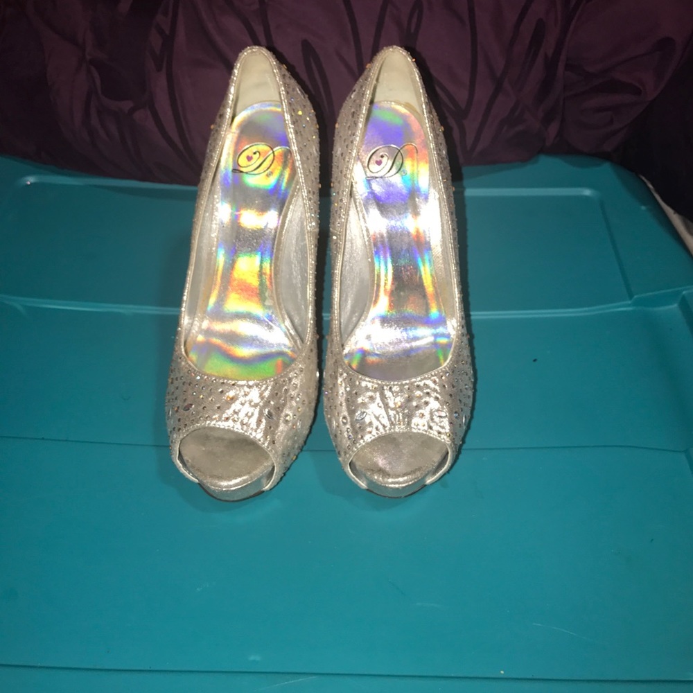 Delicious sparkly heels