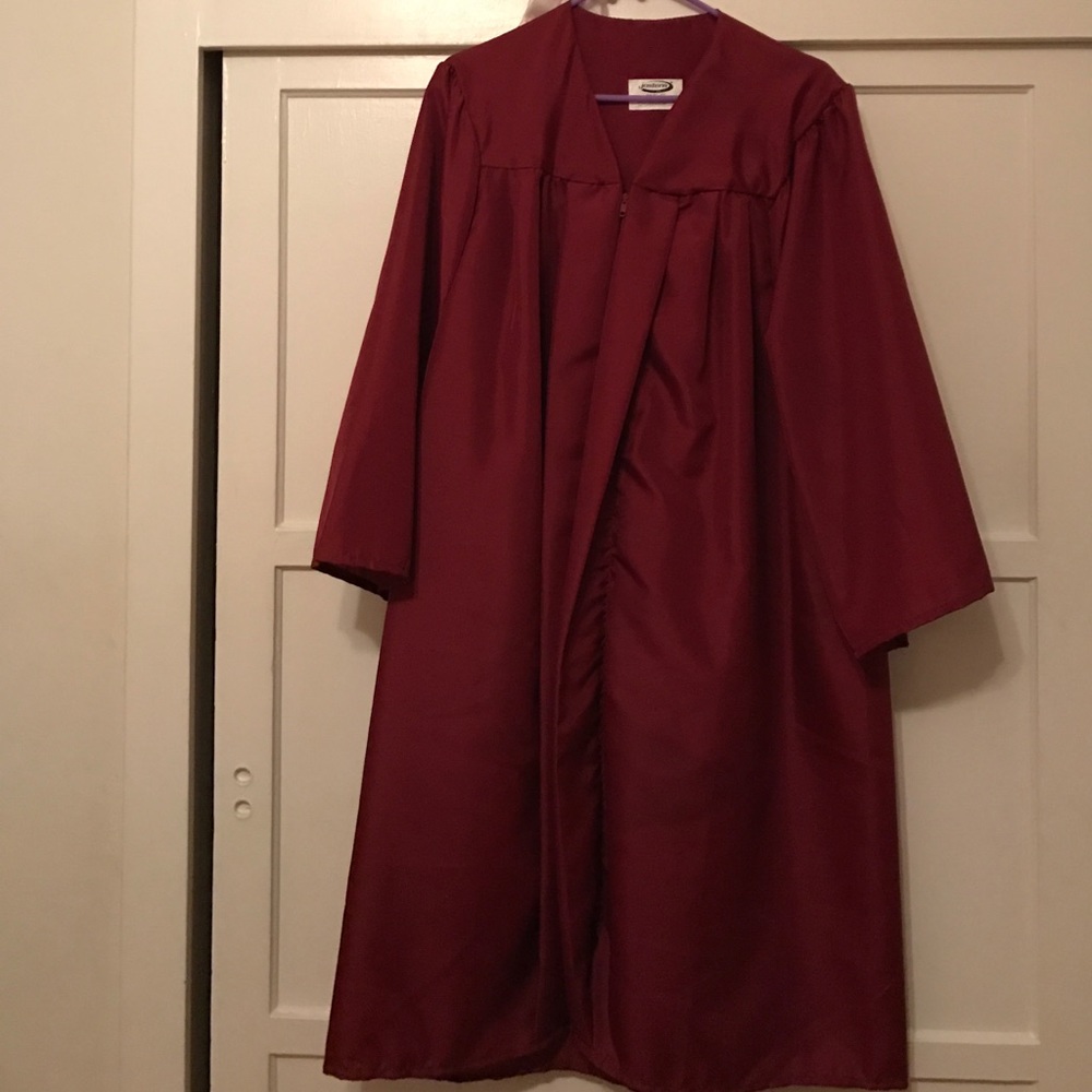Grad gown unisex Used just once& Smoke-free 🏡