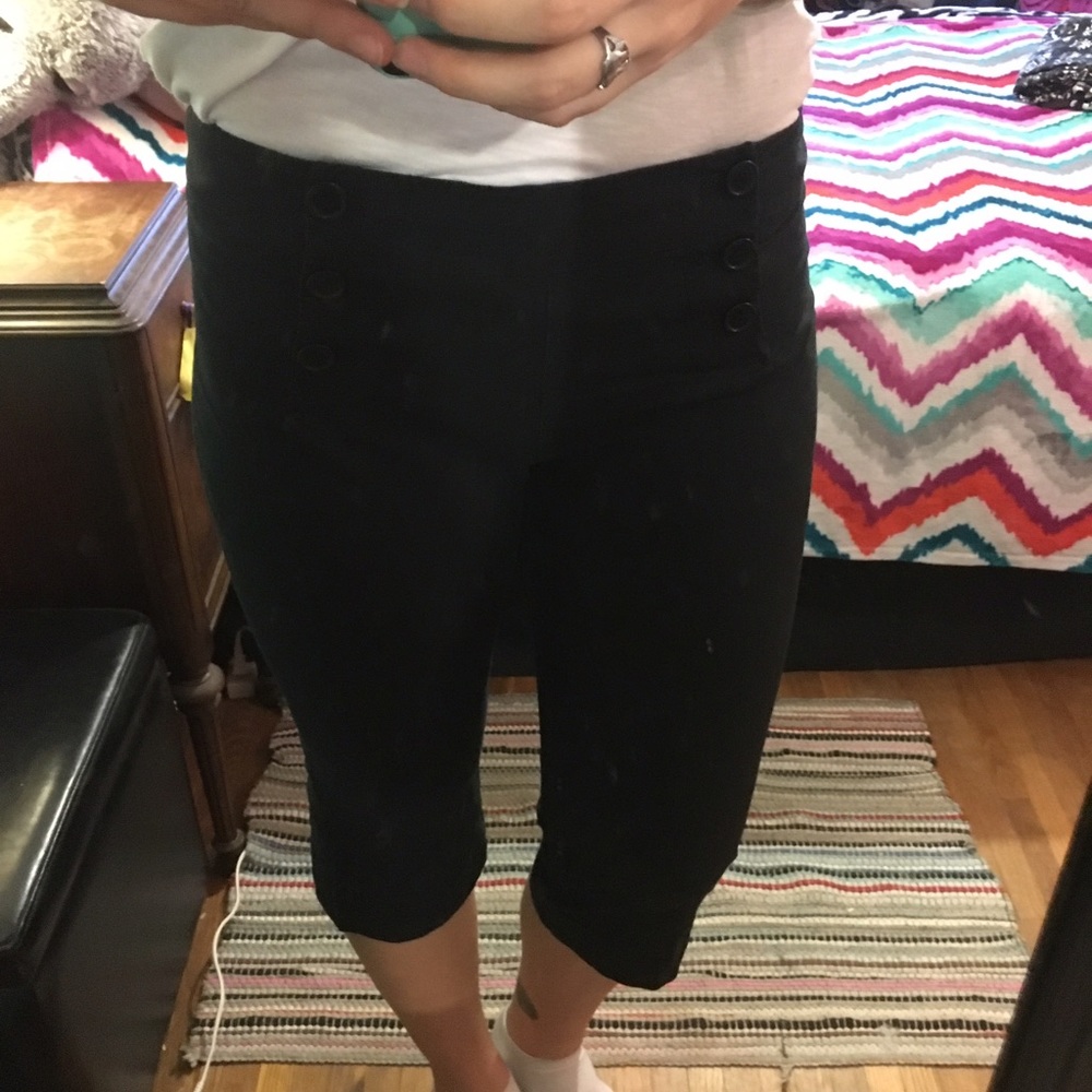 Black capris