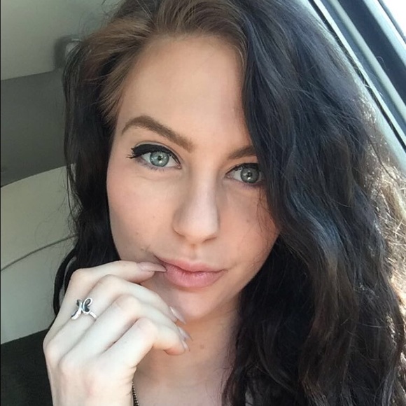 Meet your Posher, Bridget - Picture 1 of 1