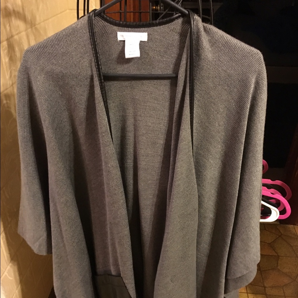 Open poncho with leather pockets