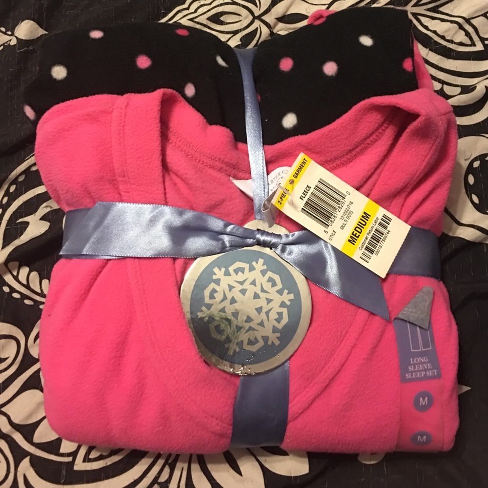 Brand new never worn on set