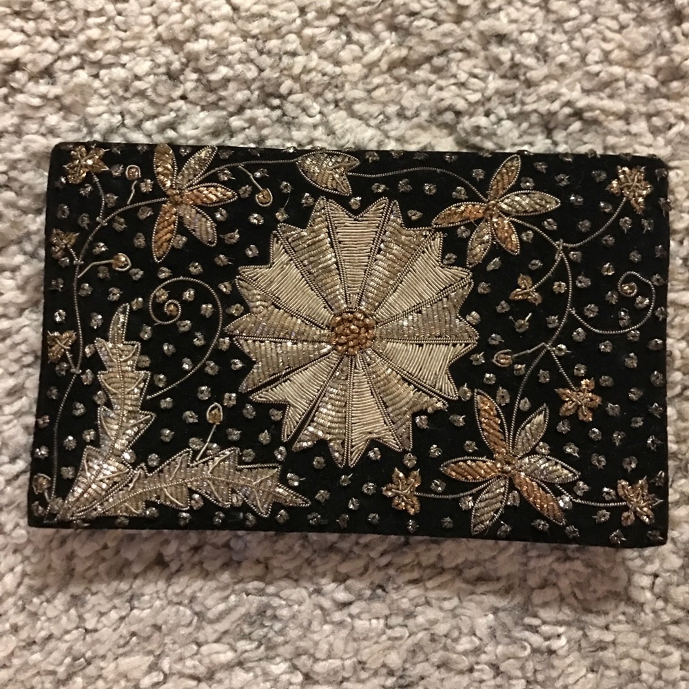 Vintage velvet clutch with embroidery