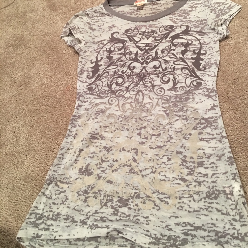 ⚡️FLASH SALE⚡️ Brand Burn Out And Velvet Detail T