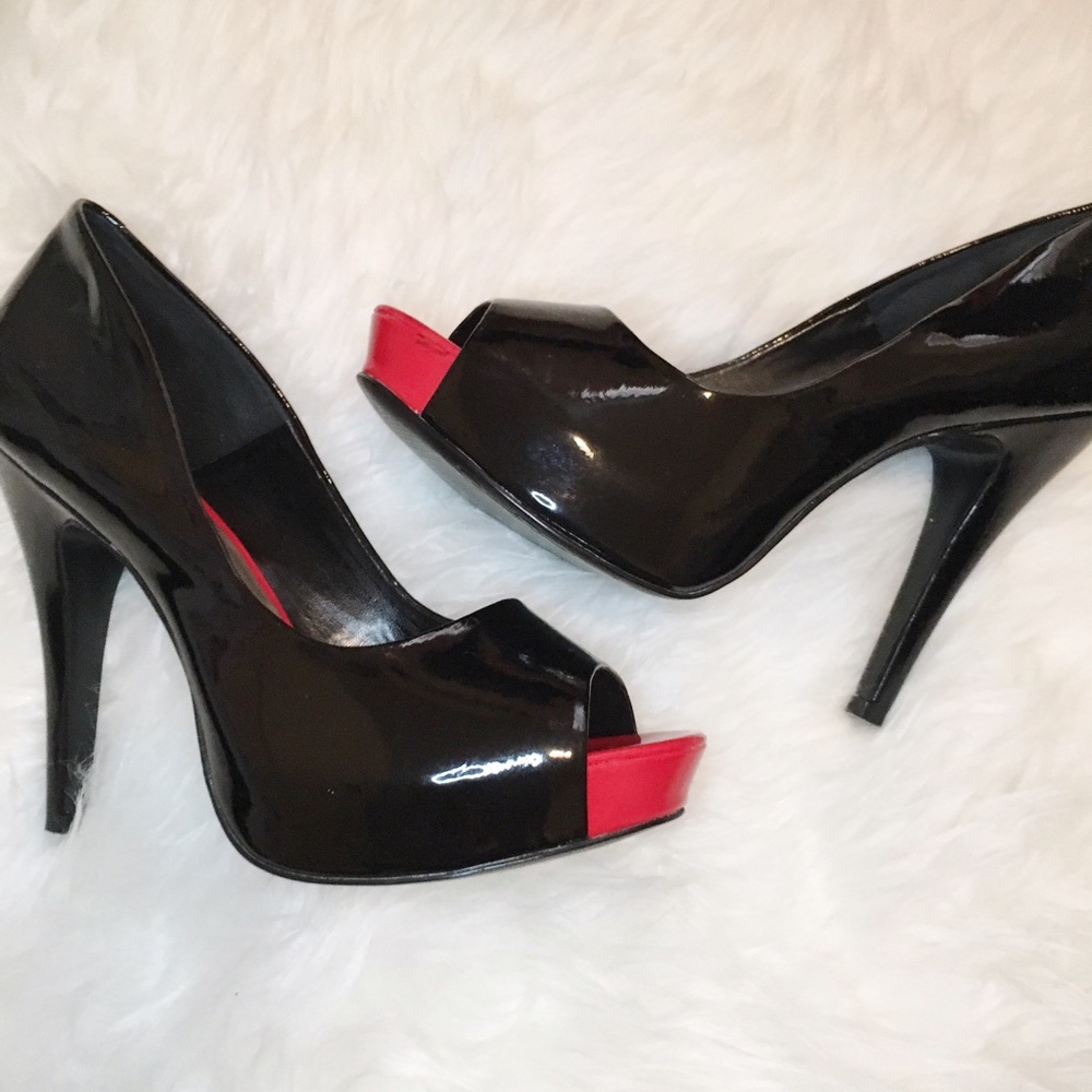Black Pumps