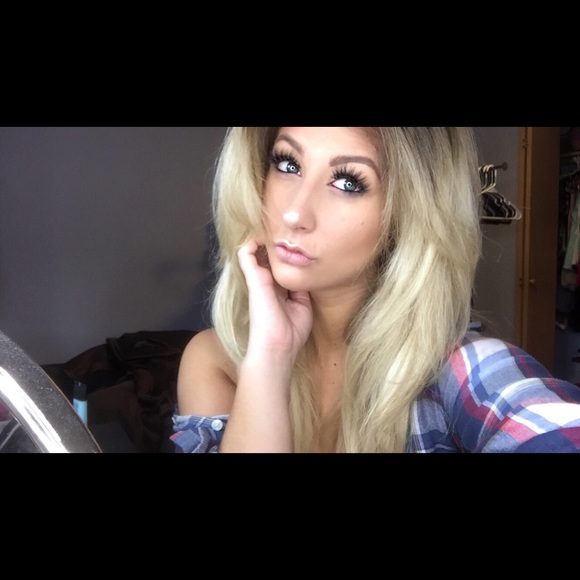 Meet your Posher, Alyssa - Picture 1 of 2