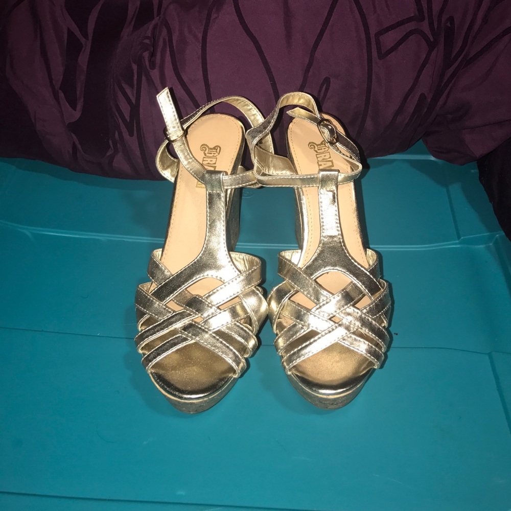 Brash gold wedges