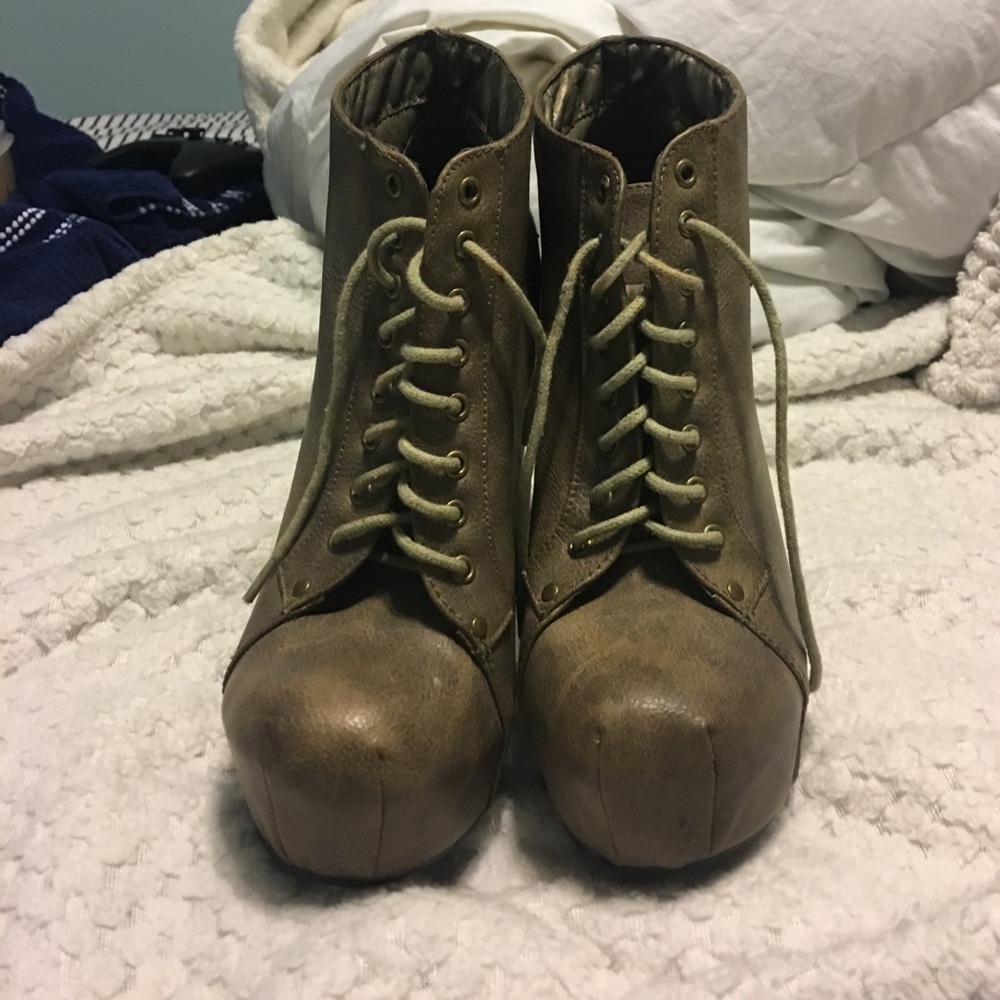 Brown Lace up boots