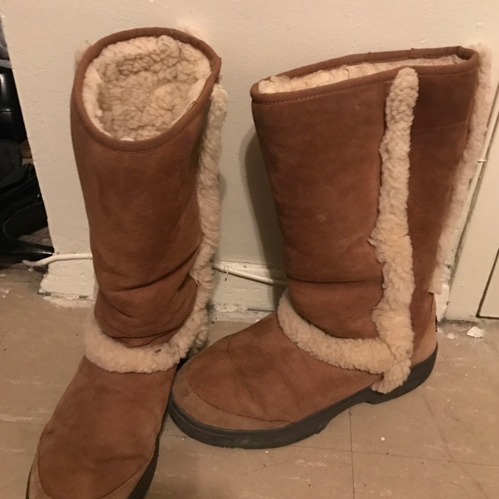 Size ten worn uggs💜