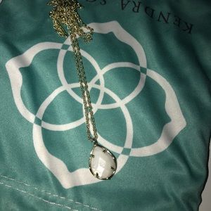 Kiri pearl Kendra scott necklace