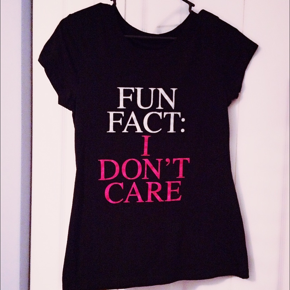 Size large graphic tee