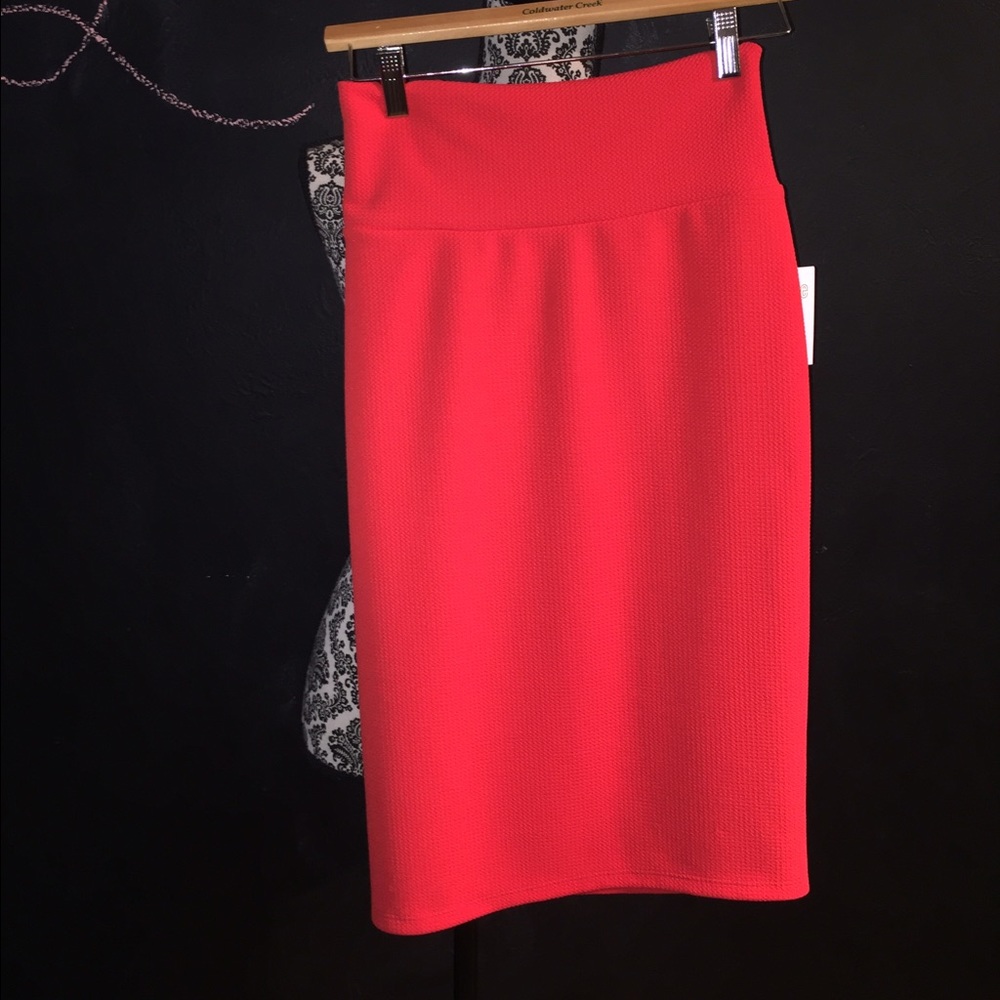 Large lularoe Cassie skirt red