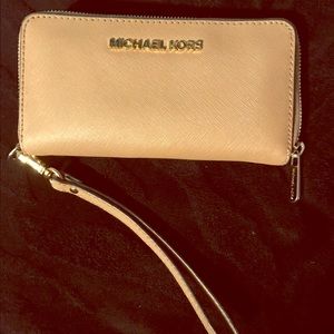 Michael Kors wristlet