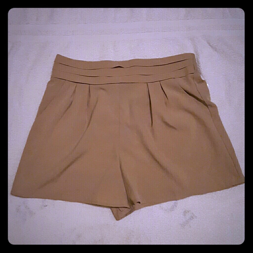 Tan skort