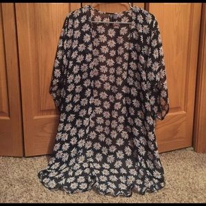 Daisy cardigan from Tilly's. Size Medium.