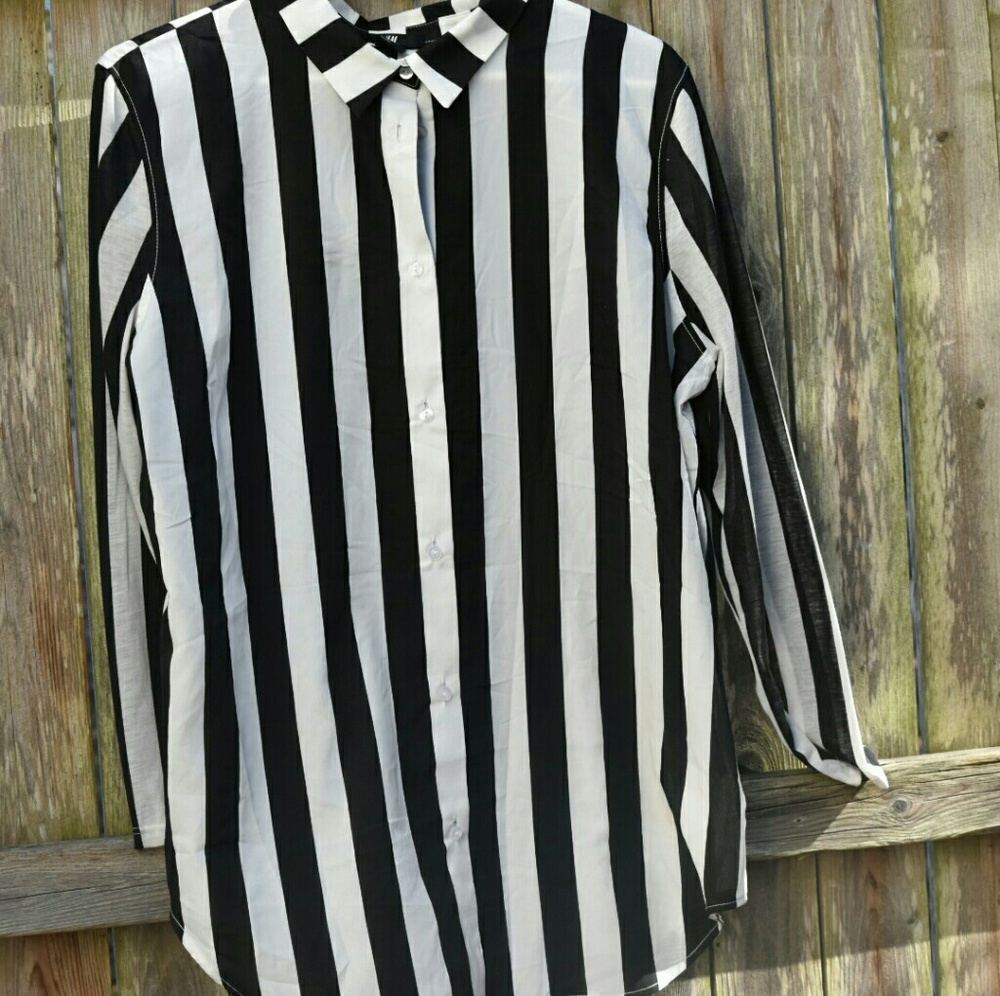 H&M BLACK&WHITE BUTTON DOWN SHIRT/SHIRT DRESS