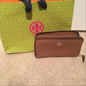 MUST SELL Tory Burch Robinson Pebbled Large Wallet