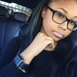 Meet your Posher, Denesha