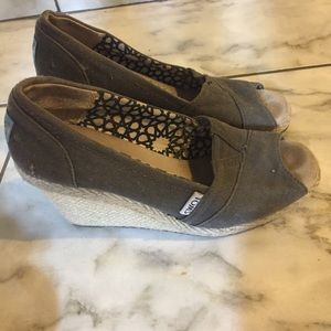 Toms wedges