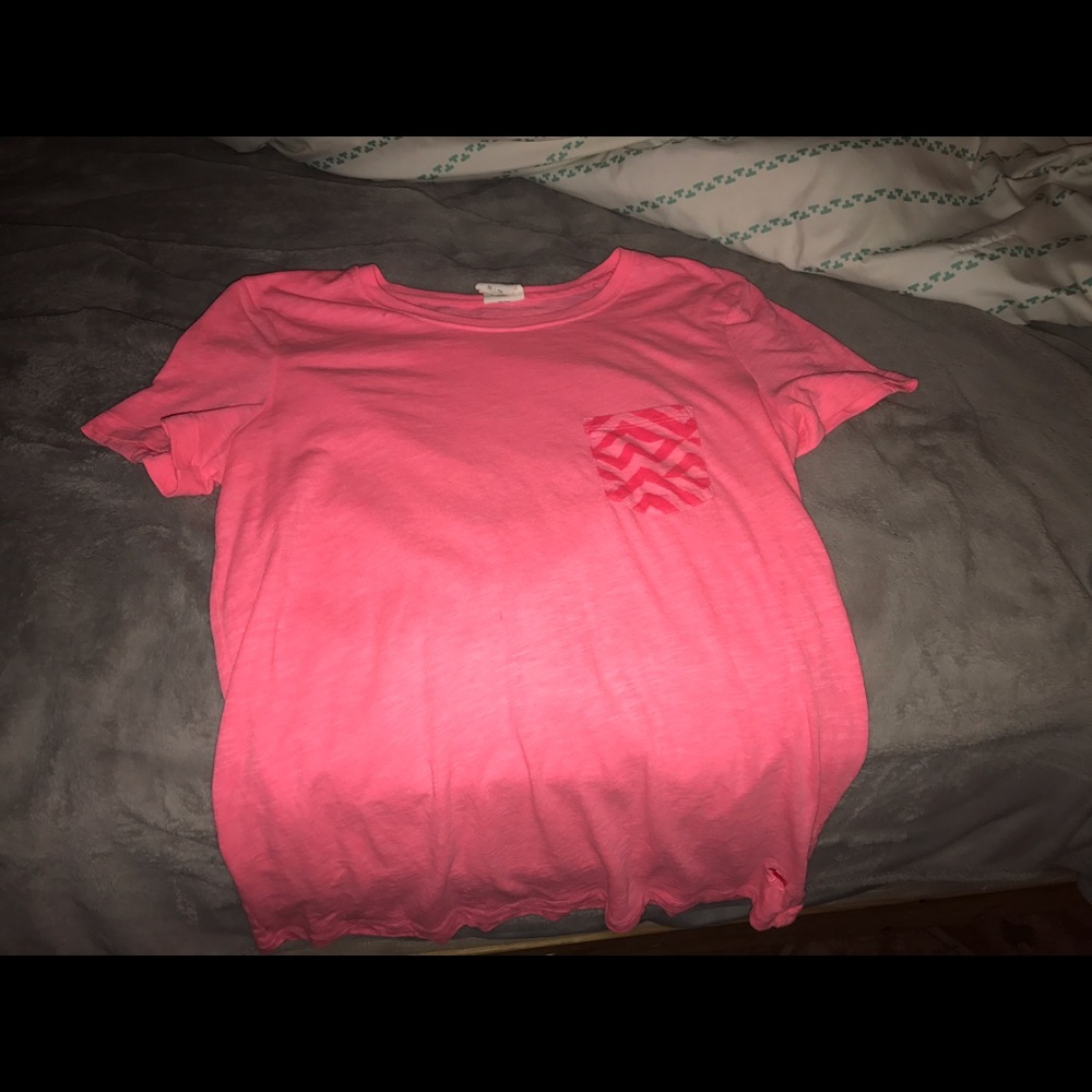 PINK TEE.