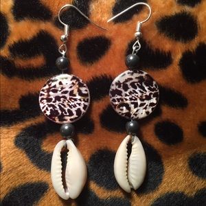 Miss Dress Code Jewelry - African Cowry Shell Animal Print Earrings Miss Dress Code Jewelry - African Cowry Shell Animal Print Earrings