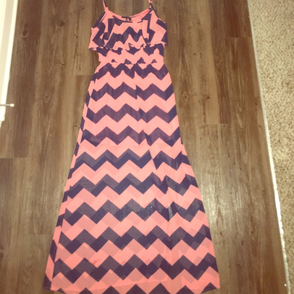 Coral & Navy Chevron Maxi Dress 💙
