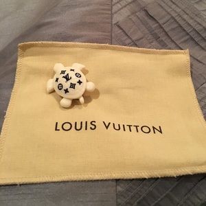 Louis Vuitton Limited edition Turtle pin