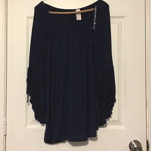 Navy 3/4 sleeve flowy top