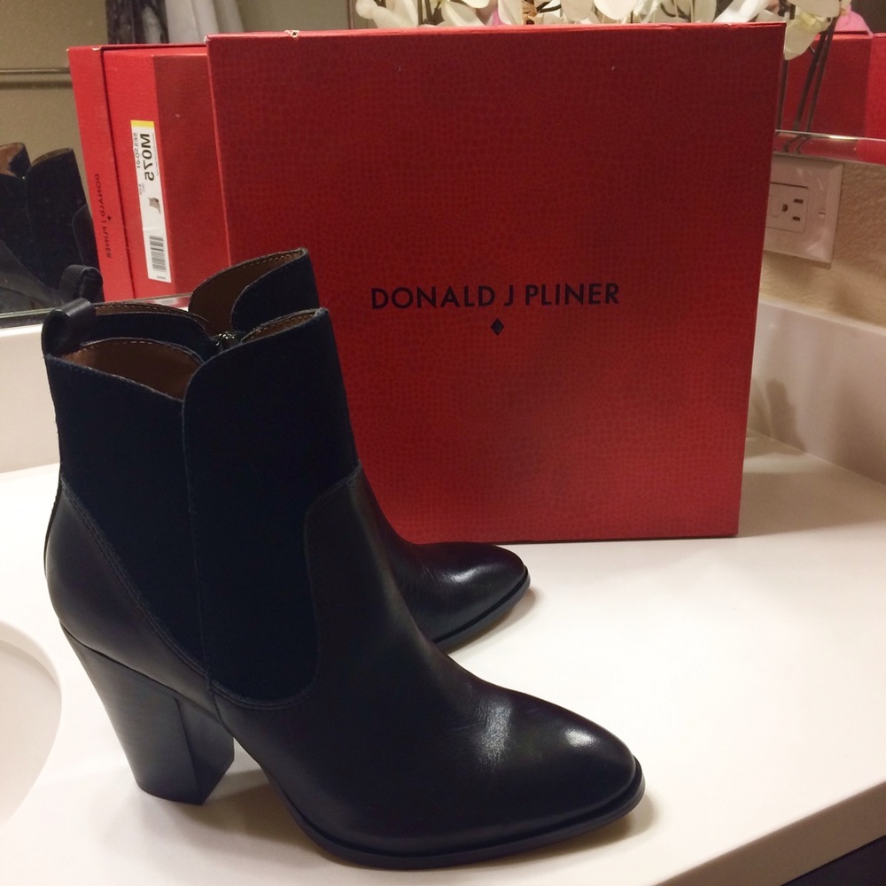 🚫SOLD🚫 Black Leather Suede Ankle Boots - Picture 1 of 7