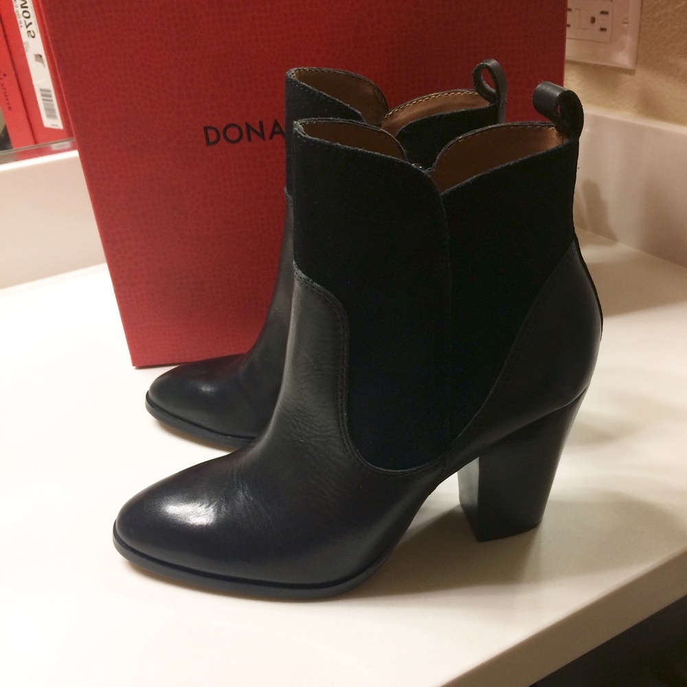 🚫SOLD🚫 Black Leather Suede Ankle Boots - Picture 3 of 7