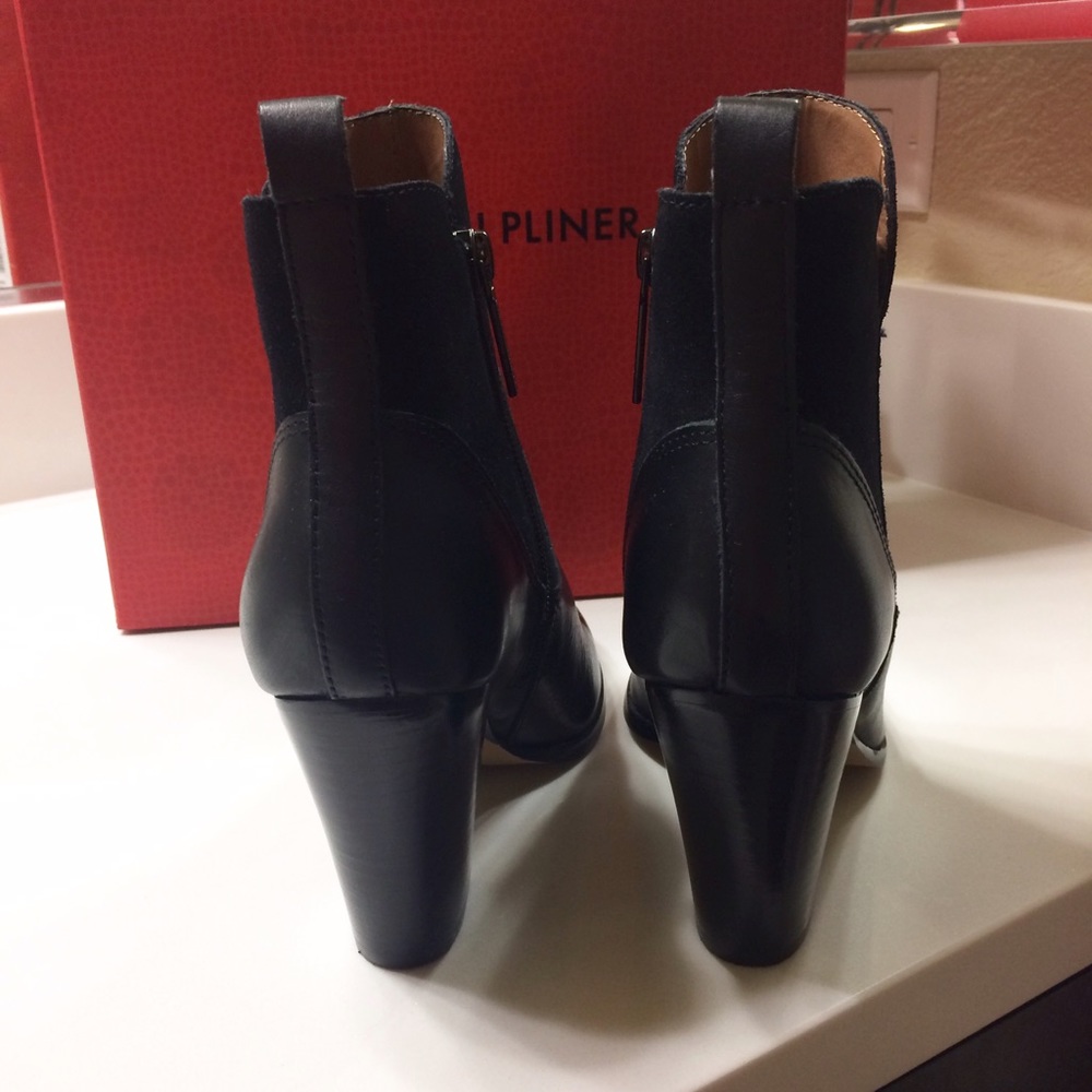 🚫SOLD🚫 Black Leather Suede Ankle Boots - Picture 4 of 7