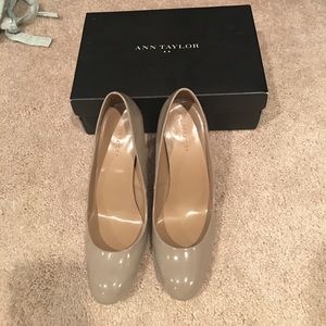 Ann Taylor nude pumps
