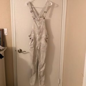 Pretty white overalls also in time for summer!
