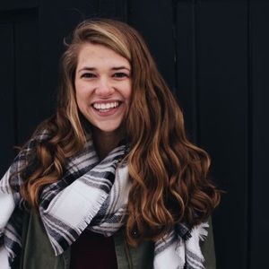 Meet your Posher, Julia